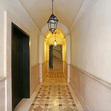 Piazzetta De' Monti 3*