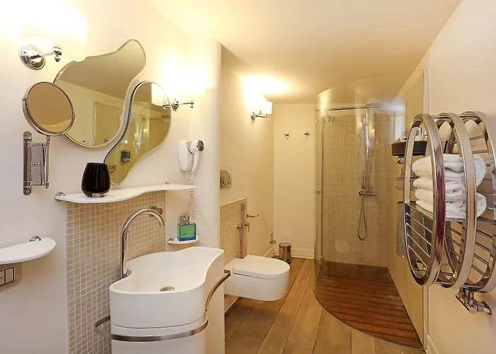 招待所 皮亚泽塔德蒙蒂套房旅馆 4*